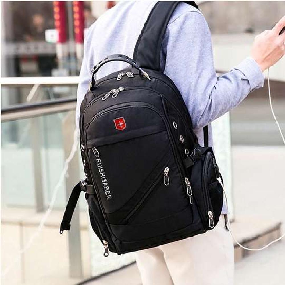 Plecak na laptopa vs torba - jak dbać o swój kręgosłup?