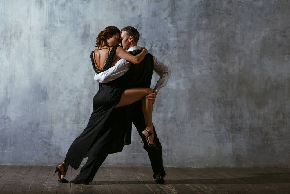 Dlaczego warto zdecydować się na kurs tańca towarzyskiego?