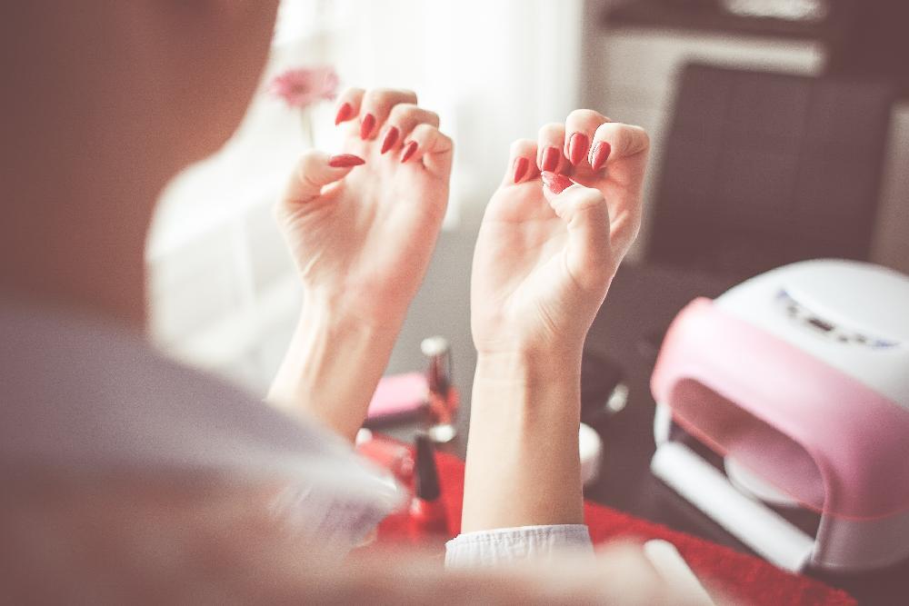 Jak profesjonalnie dbać o paznokcie?